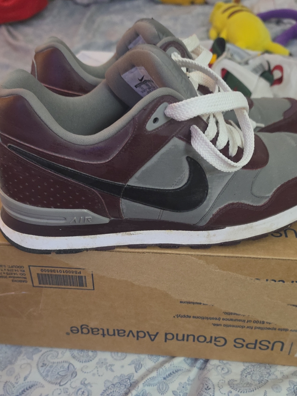 Nike Low-Top Sneakers in Gray, Burgundy and Black